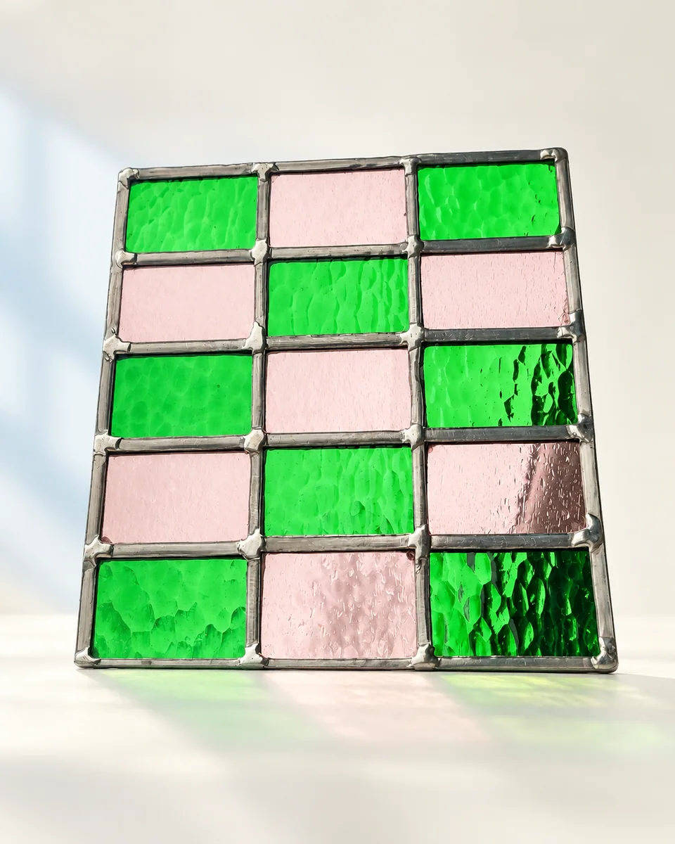 Damier rose et vert, mise en scène numérique